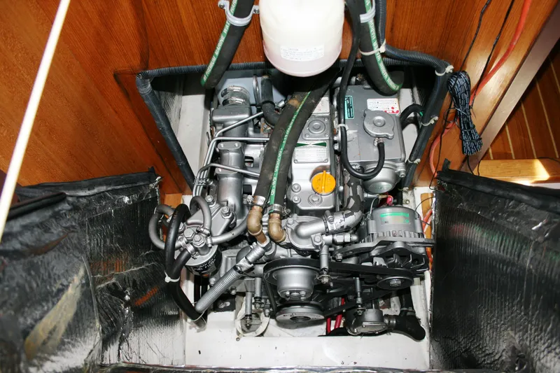 2005 Catalina 387