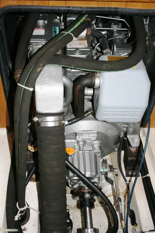 2005 Catalina 387