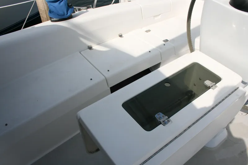 2005 Catalina 387