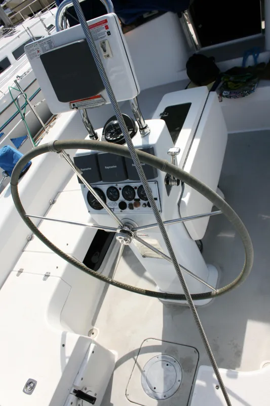 2005 Catalina 387