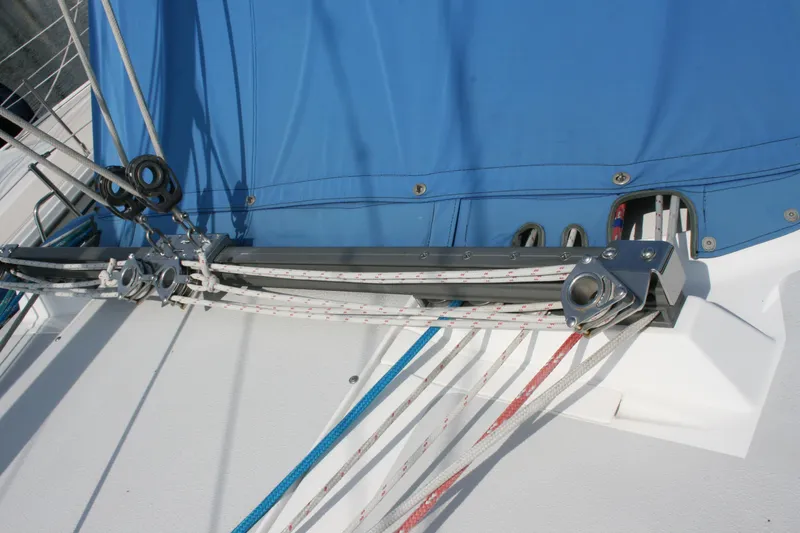 2005 Catalina 387