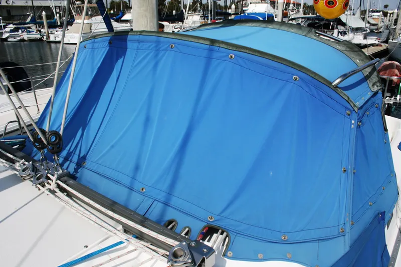 2005 Catalina 387