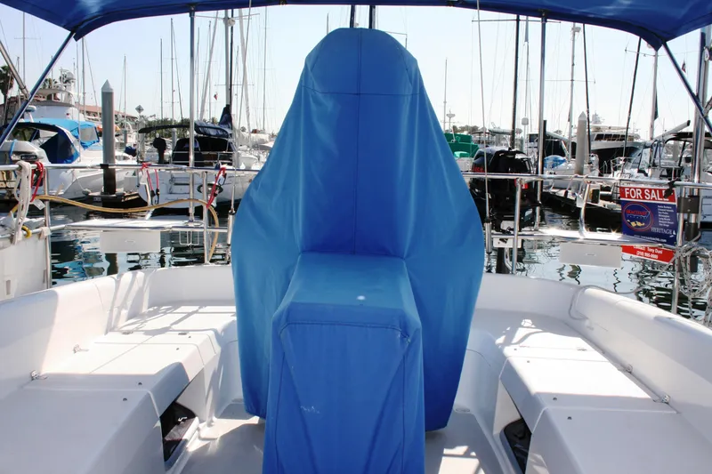 2005 Catalina 387