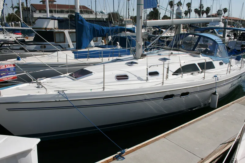 2005 Catalina 387