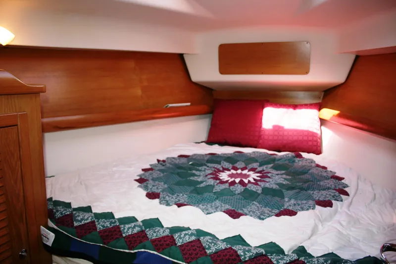 2005 Catalina 387