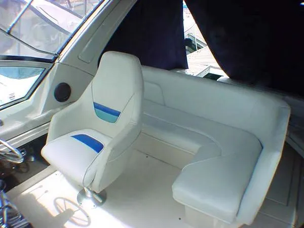 1989 Cruisers Yachts 3270 Esprit