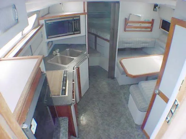 1989 Cruisers Yachts 3270 Esprit