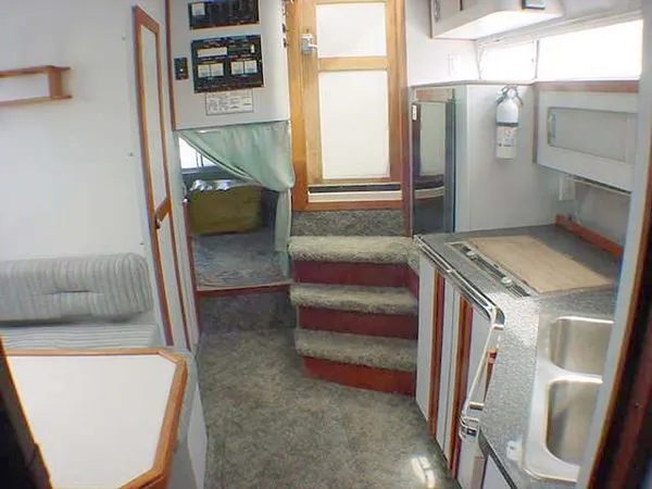 1989 Cruisers Yachts 3270 Esprit