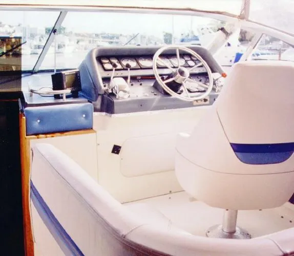 1989 Cruisers Yachts 3270 Esprit