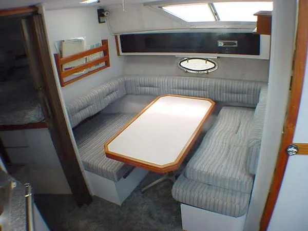 1989 Cruisers Yachts 3270 Esprit
