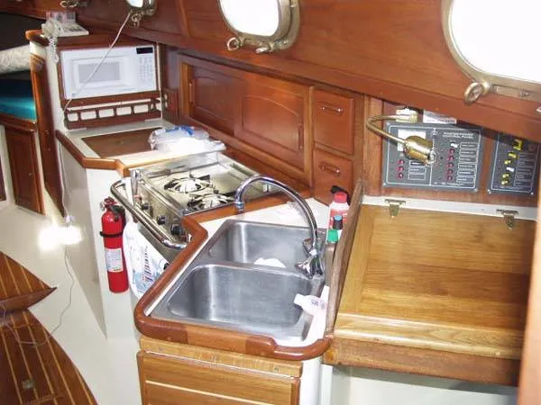 1983 Pacific Seacraft Orion- Cutter