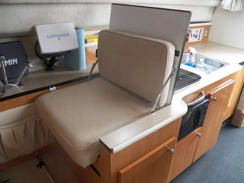HELM SEAT UP