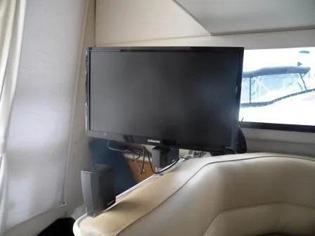 FLAT SCREEN TV ON ADJUSTABLE MOOUNT