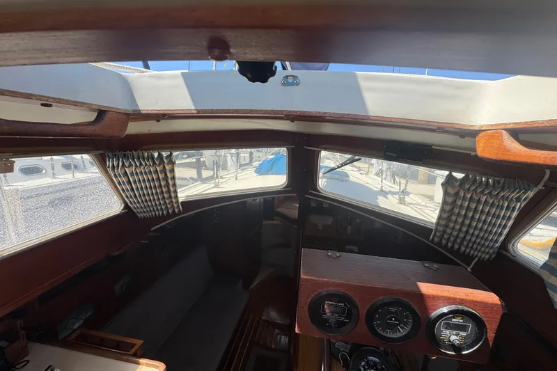 1988 Gulf Pilot House interior with wooden dashboard and nautical instruments.