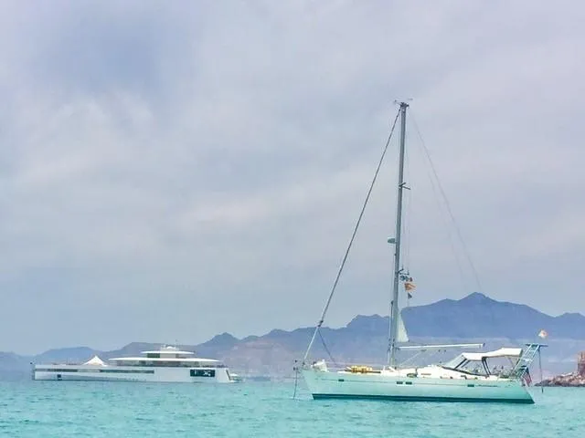 2004 Beneteau Oceanis 423