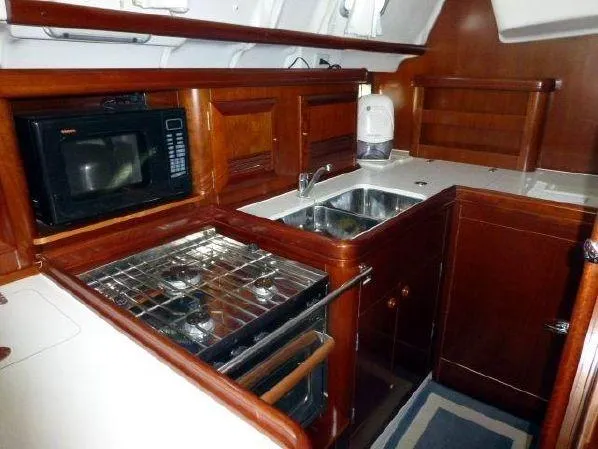 2004 Beneteau Oceanis 423