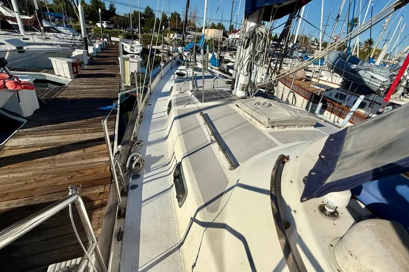 1981 Mariner Mayflower sailboat docked at marina, showcasing deck and rigging.