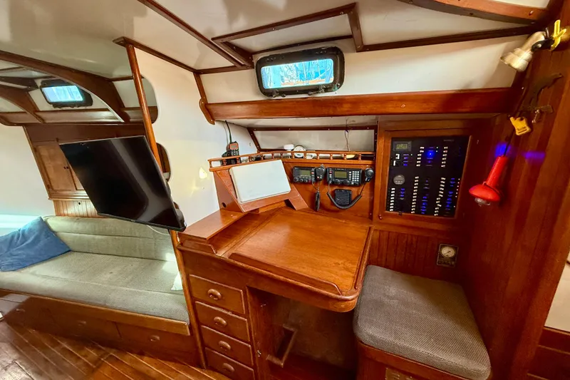 1981 Mariner Mayflower yacht interior with navigation station and cozy seating area.