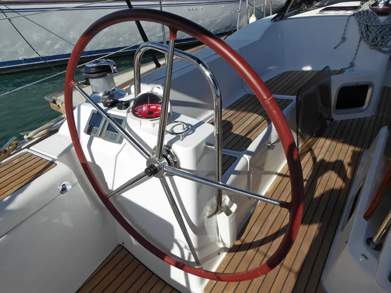 Helm portside