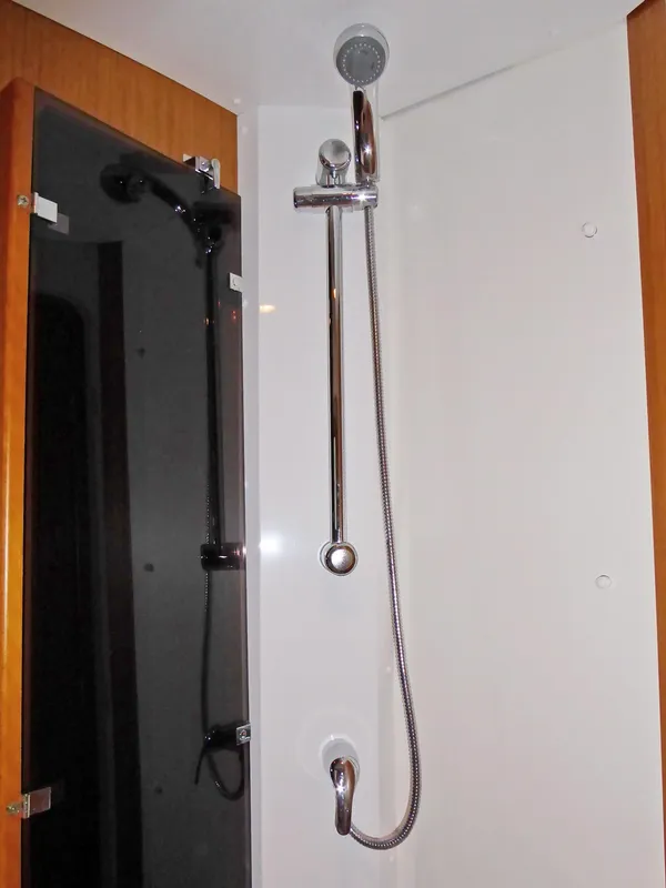 Shower ensuite 2