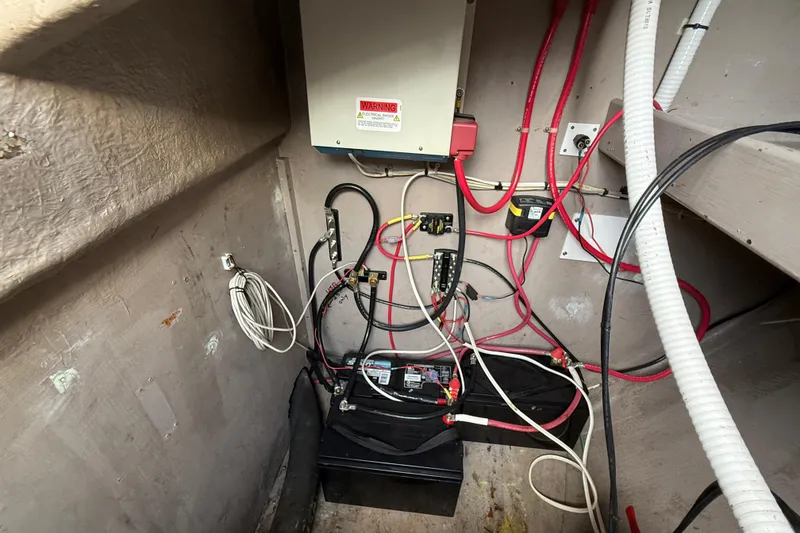 Electrical wiring and battery setup in 1988 Beneteau Oceanis 390 sailboat.