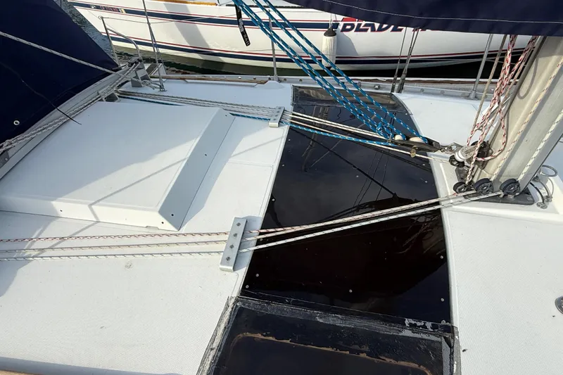 Deck view of 1988 Beneteau Oceanis 390 sailboat with rigging and hatches.