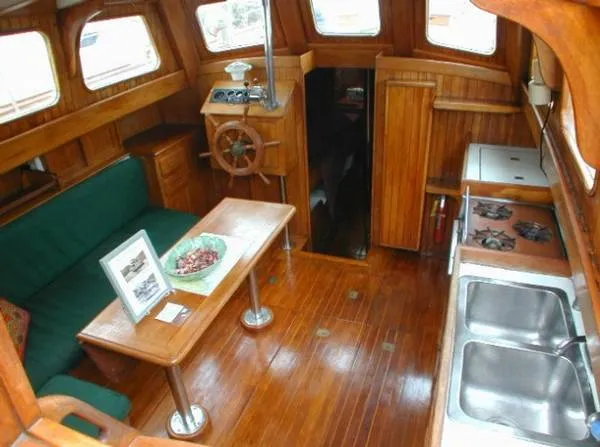 1979 Overseas Pilothouse