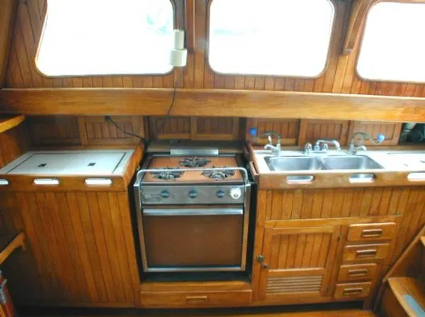 1979 Overseas Pilothouse