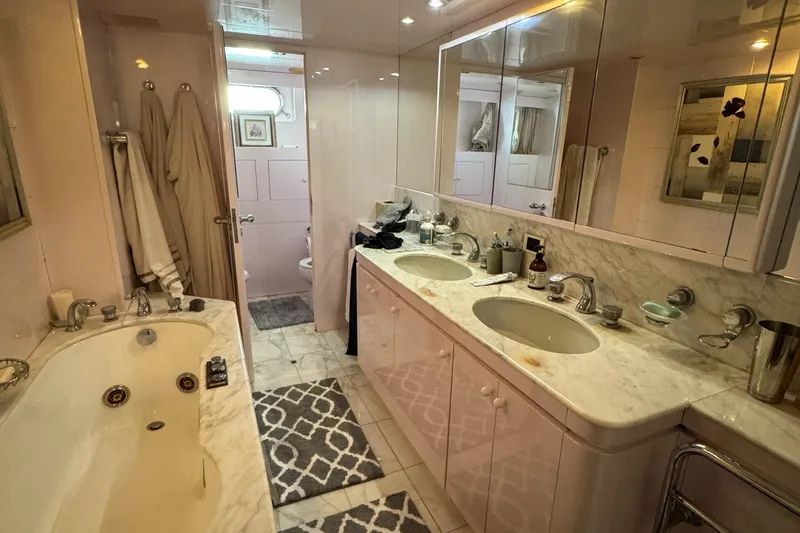 1990 Versilcraft Challenger Motor Yacht