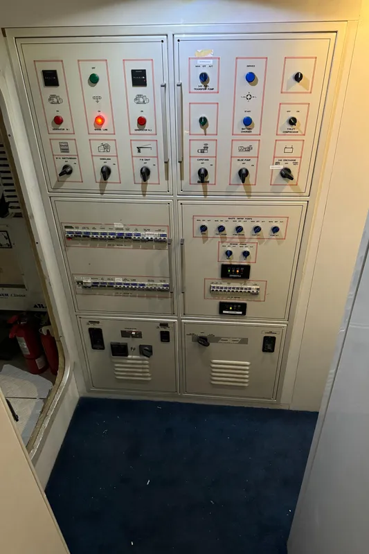 1990 Versilcraft Challenger Motor Yacht