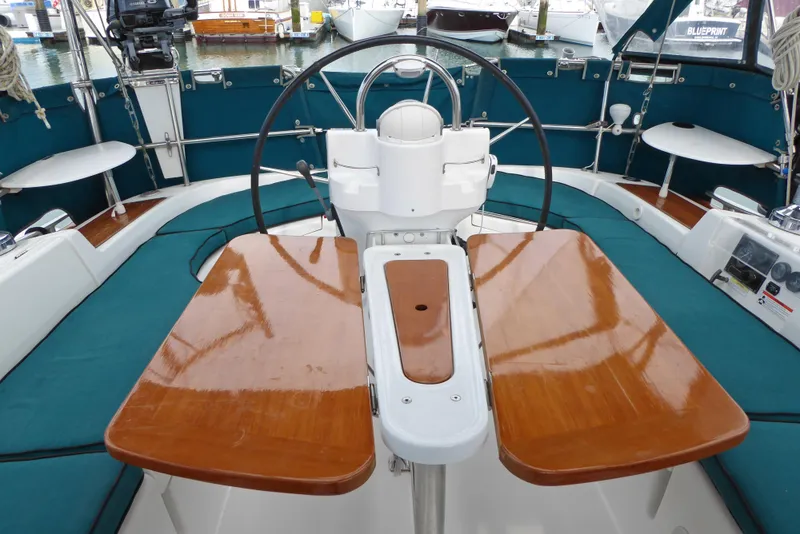 Cockpit table
