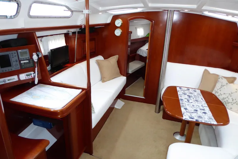Main cabin 3