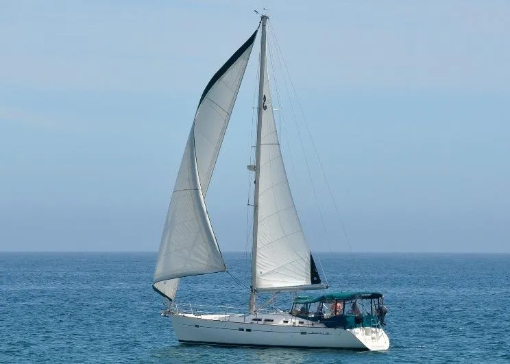 "Belle Histoire" under sail