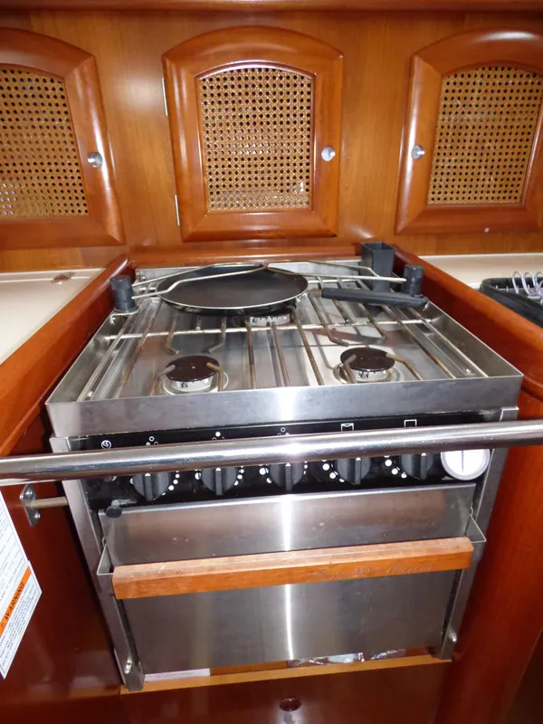 Gimbled stove-oven