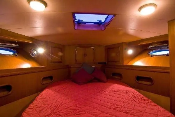 1998 Bluewater Yachts Sportfisher