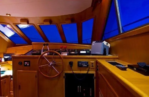 1998 Bluewater Yachts Sportfisher