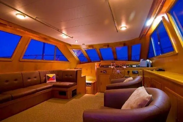 1998 Bluewater Yachts Sportfisher