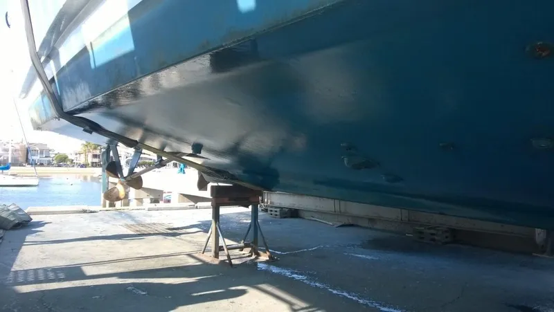 1998 Bluewater Yachts Sportfisher