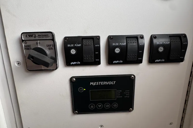 Control panel of a 1984 Blackfin 32 Flybridge with bilge pump switches and power settings.