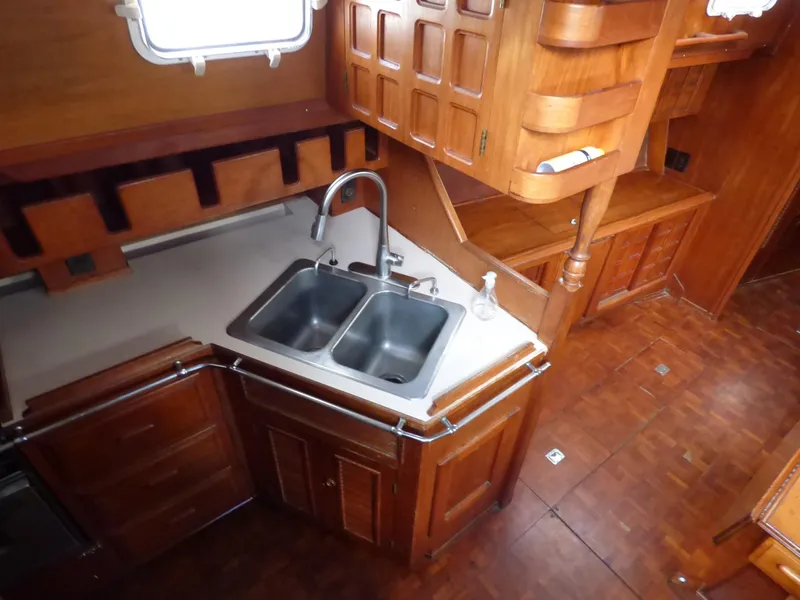 1981 Endeavour 43 Center Cockpit