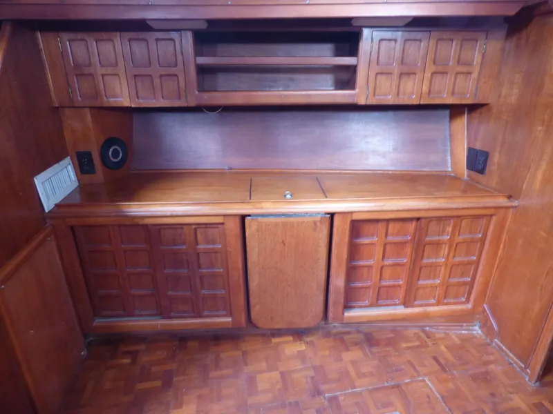 1981 Endeavour 43 Center Cockpit