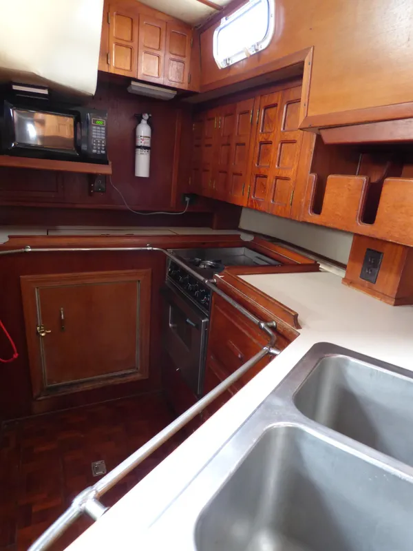 1981 Endeavour 43 Center Cockpit