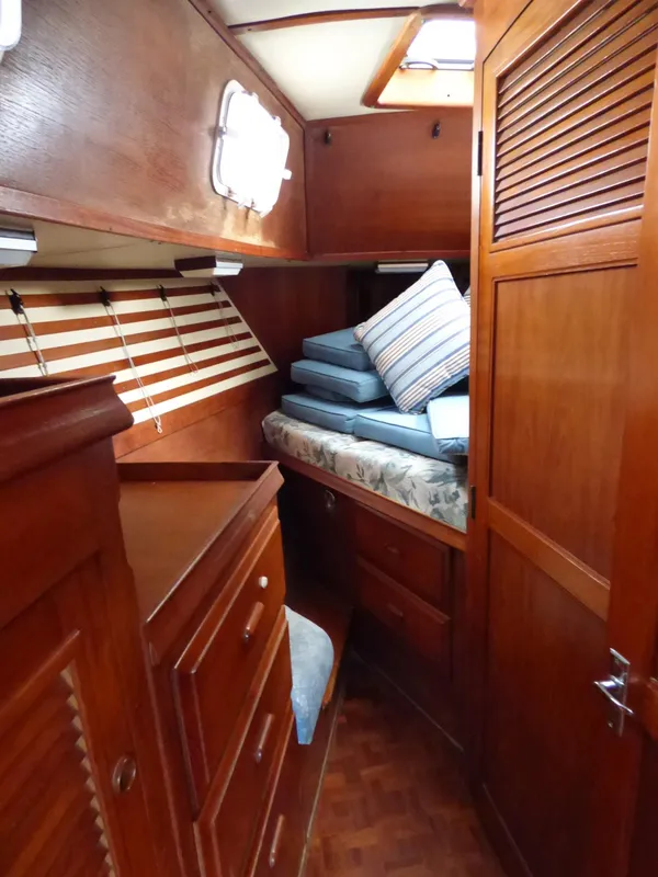 1981 Endeavour 43 Center Cockpit
