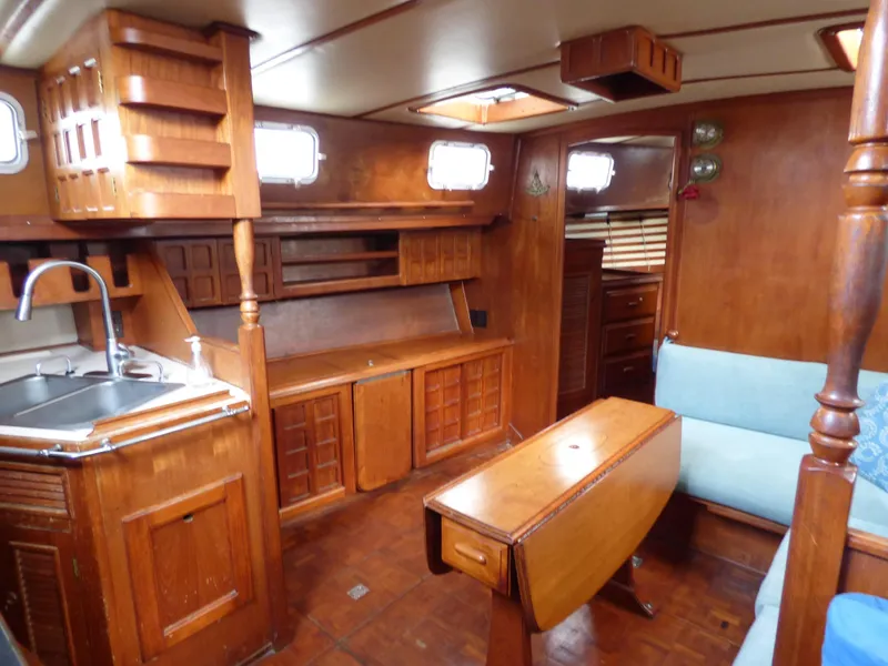 1981 Endeavour 43 Center Cockpit