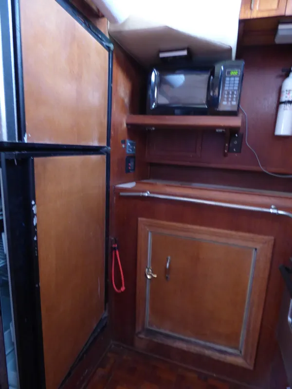 1981 Endeavour 43 Center Cockpit