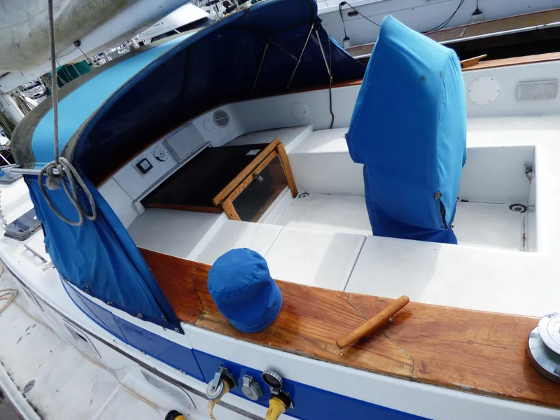 1981 Endeavour 43 Center Cockpit