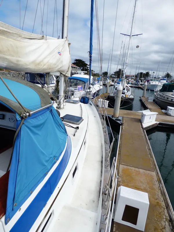 1981 Endeavour 43 Center Cockpit