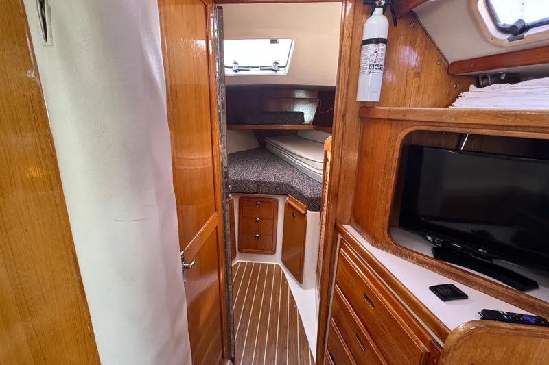 1997 Catalina 36 MkII yacht interior with wood finish, cozy cabin, and modern amenities.