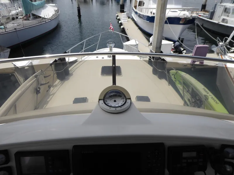 Flybridge to bow