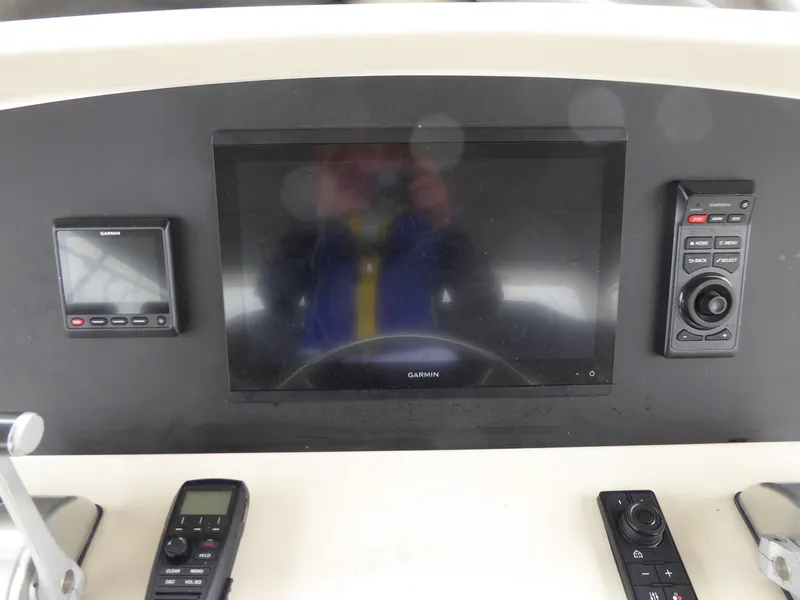 16" Garmin Flybridge